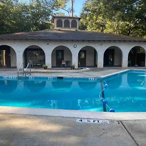  Apartment Elegant 2-bedroom Pet-friendly W 2 Parking Spaces